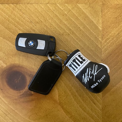 Mike Tyson Autographed Mini Boxing Gloves & Keyring Signed memorabilia Gift Set - Picture 6 of 10