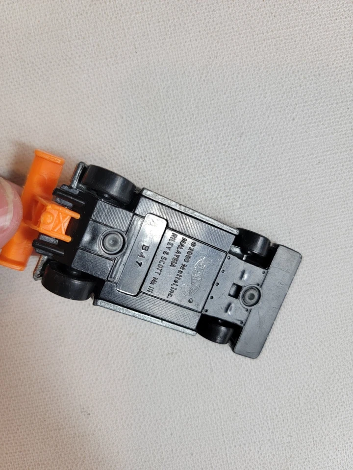 2000 年代压铸玩具车复古美泰风火轮 Riley & Scott MK III 银色 — 第 4/4 张图片