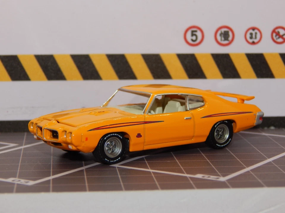 '70 1970 Pontiac GTO JUDGE 400 V8 Orange White Interior 1/64 Diorama Model MINT - Image 2 of 4