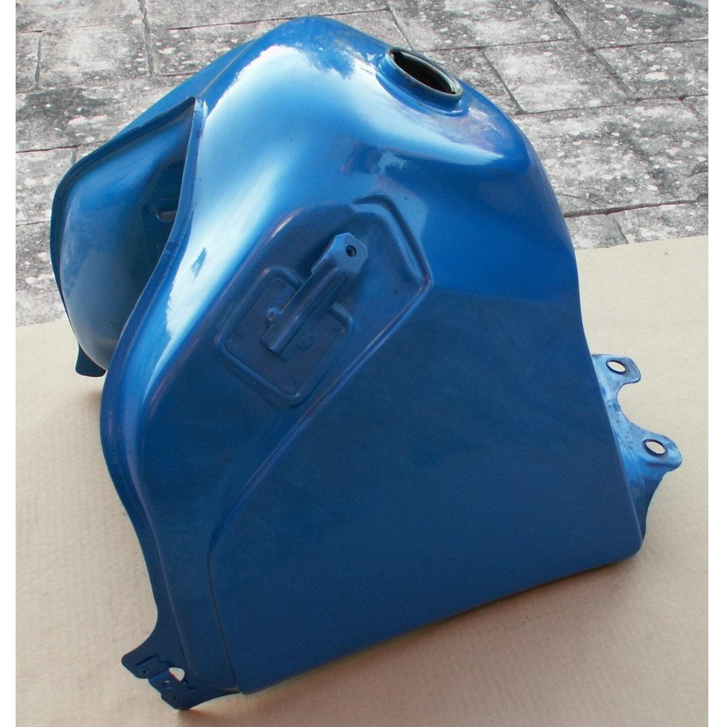 Réservoir Suzuki 650 DR pour remplacer une pièce fuite ou rouillée - Modèle 1995