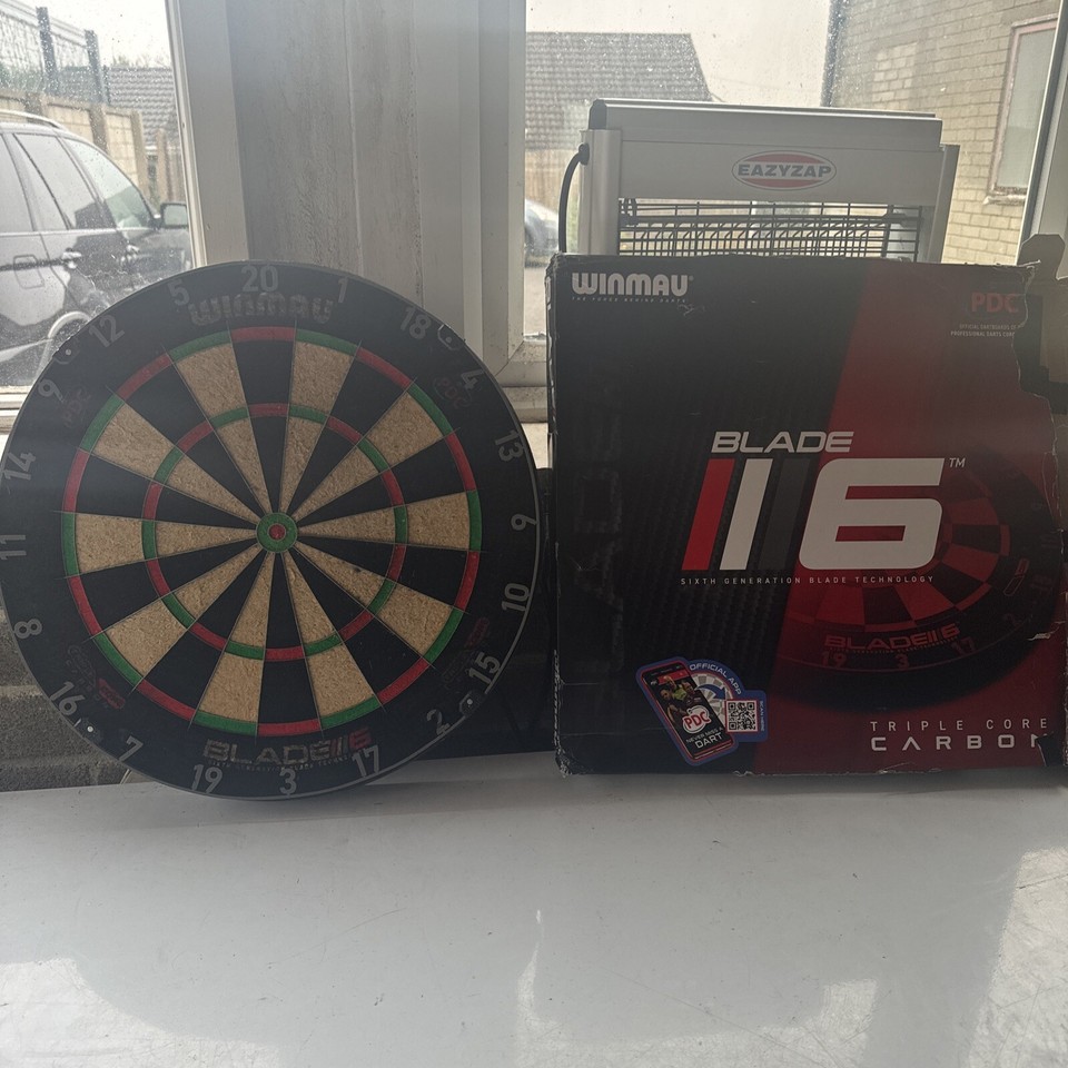 Winmau Blade 6 Triple Core Carbon Dartboard plus 6 darts free