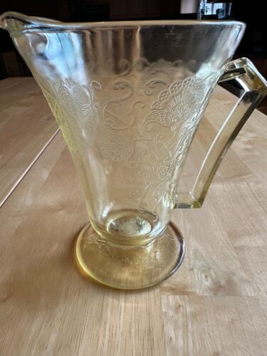 Hazel-Atlas 28 Ounce Yellow Florentine 2 Footed Pitcher Depression Glass Floral - Picture 1 of 21