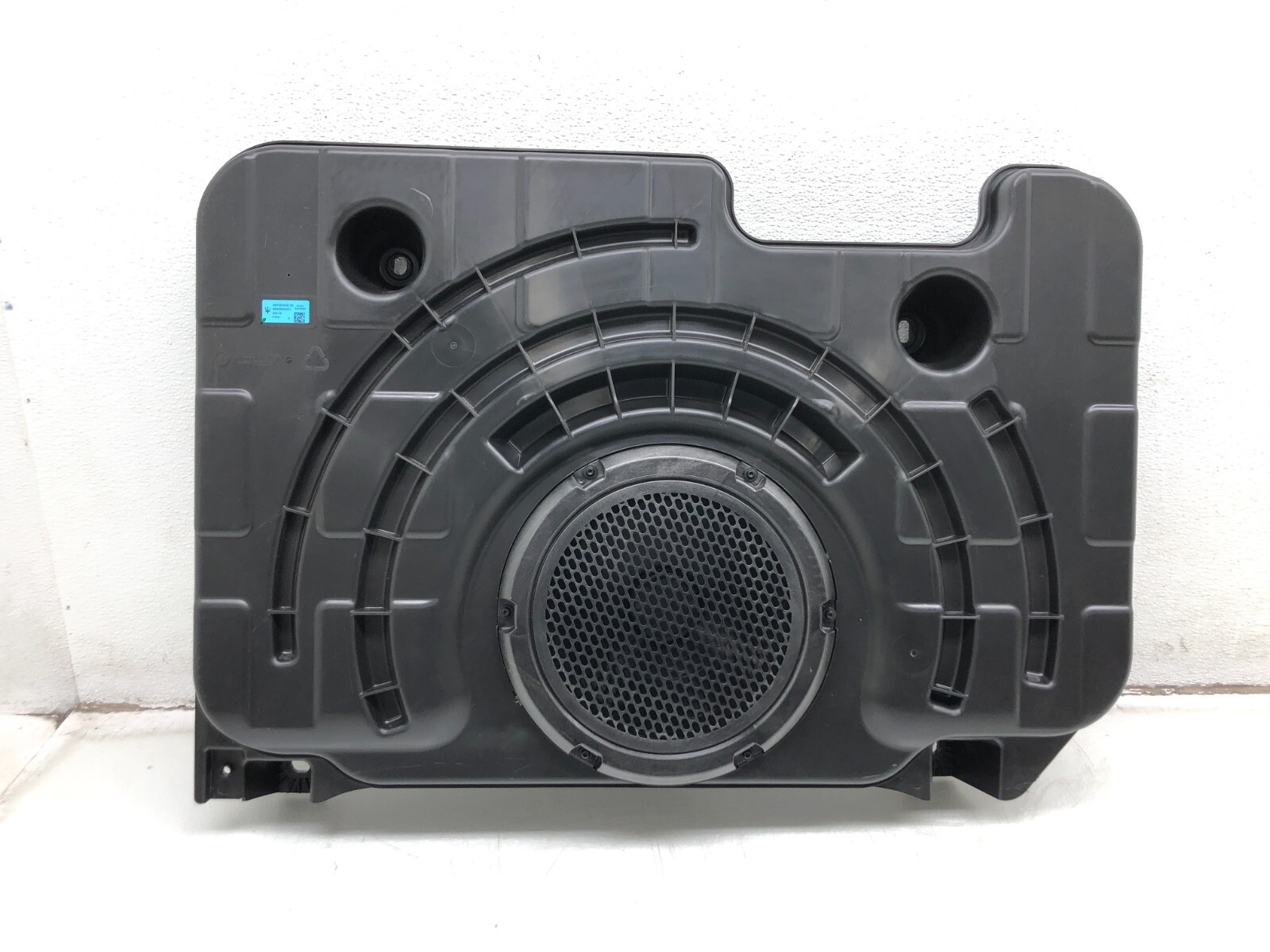 2017-2020 MASERATI LEVANTE REAR SUBWOOFER SPEAKER BASS BOX OEM