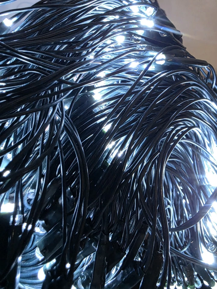 ANSIO® Outdoor Christmas Lights 220 LED 7.5m/24ft Icicle Lights Outdoor & Indoor - Image 4 of 4