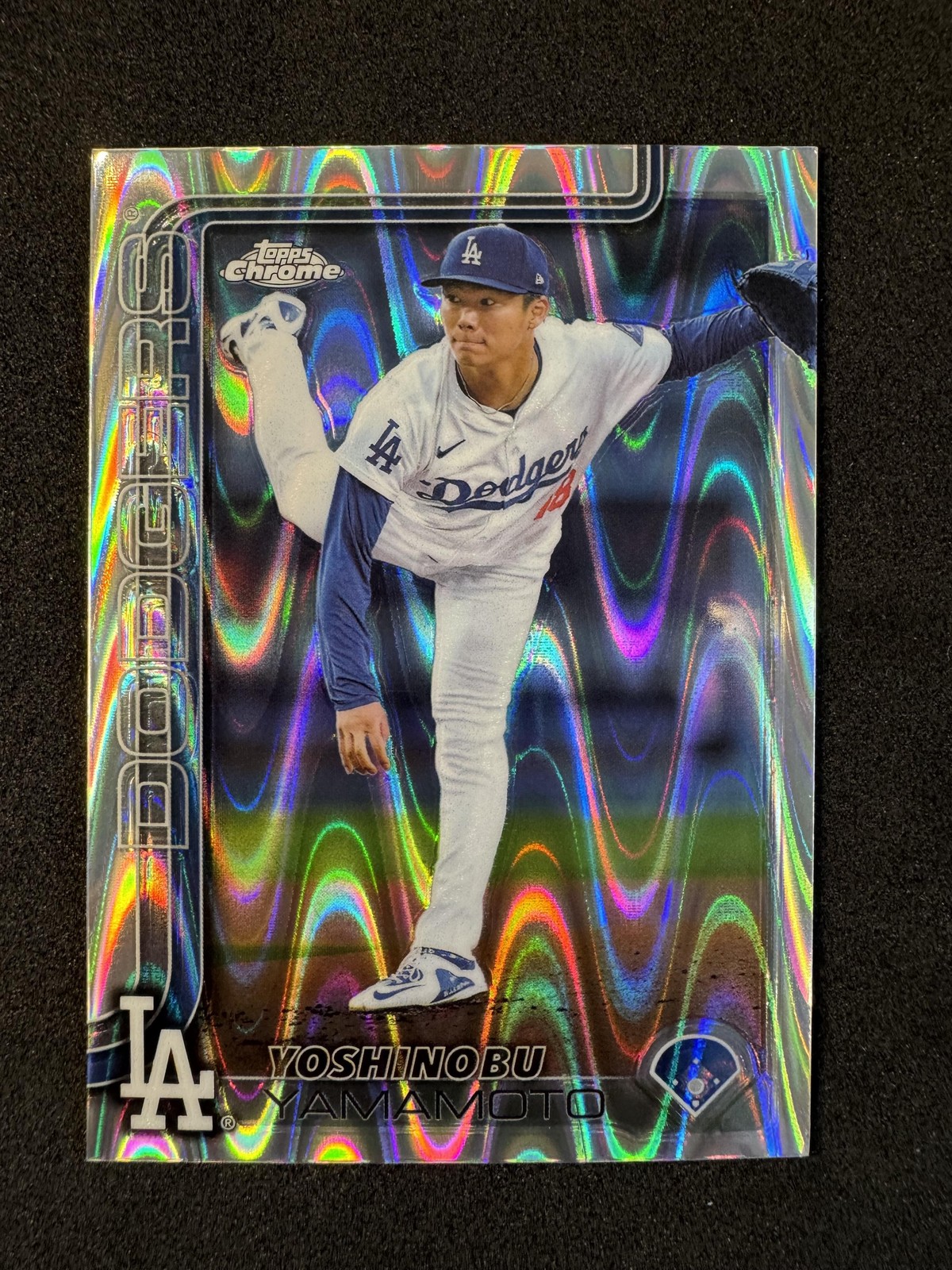 2025 Topps Chrome #179 Yoshinobu Yamamoto Raywave Refractors