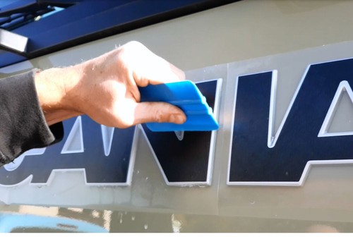 W.B.A. Pegatina adecuada para emblema Scania de la serie S+R a partir del año 2017 azul brillante - Imagen 5 de 9