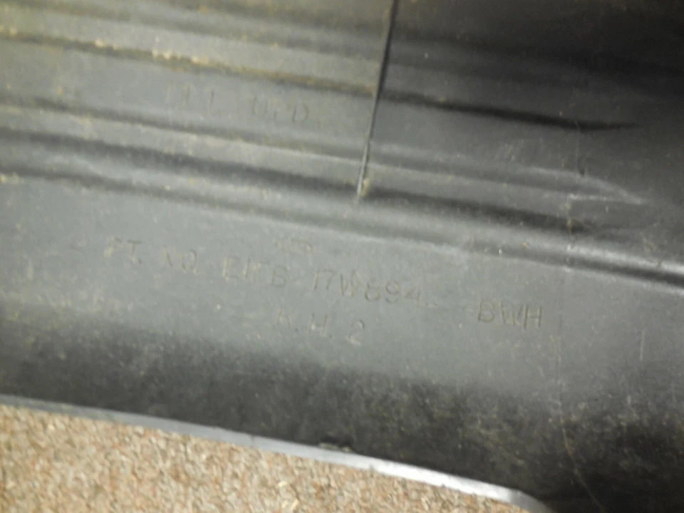 Extensión de parachoques trasero derecho Ford Escort 1983 nuevo de lote nuevo e3fy-17810-a Foto 4 de 4