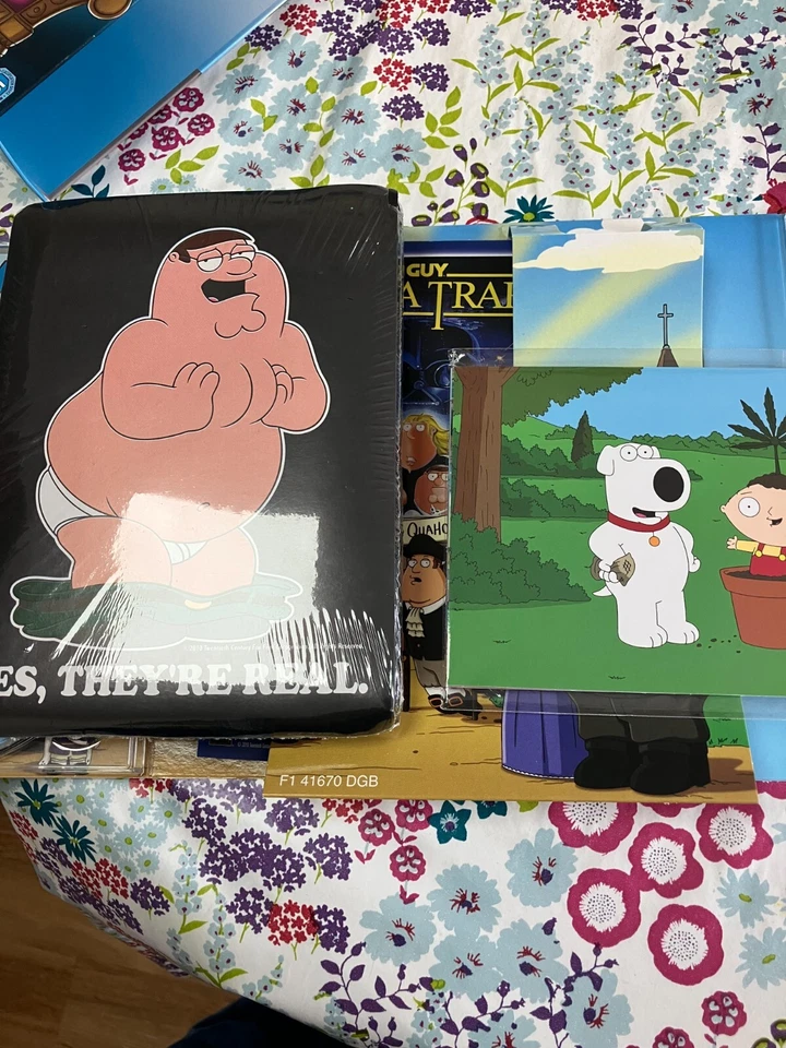 Family Guy DVD - Season 9 - Special Box Set (T-Shirt/Art Cards) - MINT - Image 4 of 4