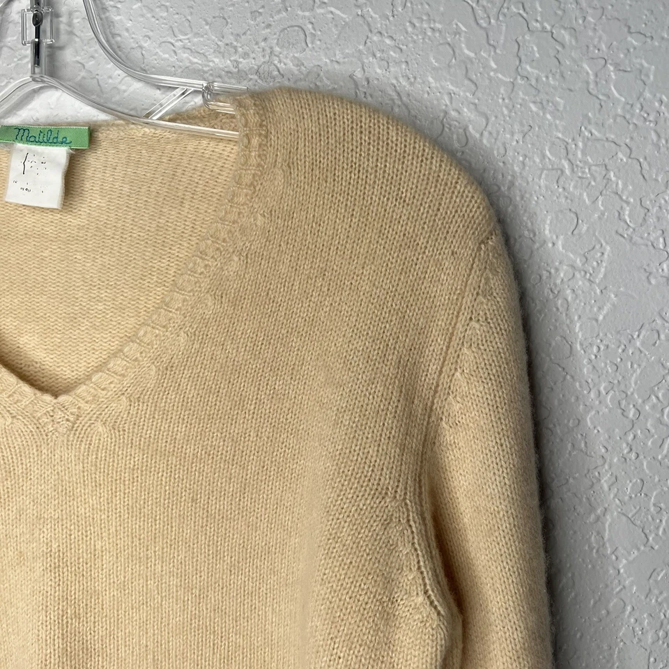 Suéter tejido cachemir manga larga Matilde para mujer crema pequeño cuello en V DEFECTUOSO Foto 3 de 4