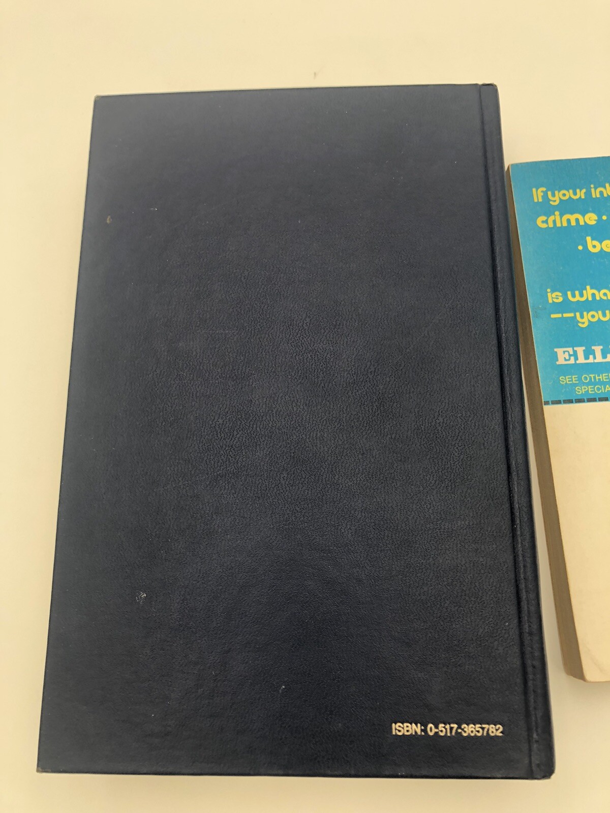 Lot Of 2 Elbery Queen Books, 1 HC, 1 PB, HC Has 5 Novels ——323——