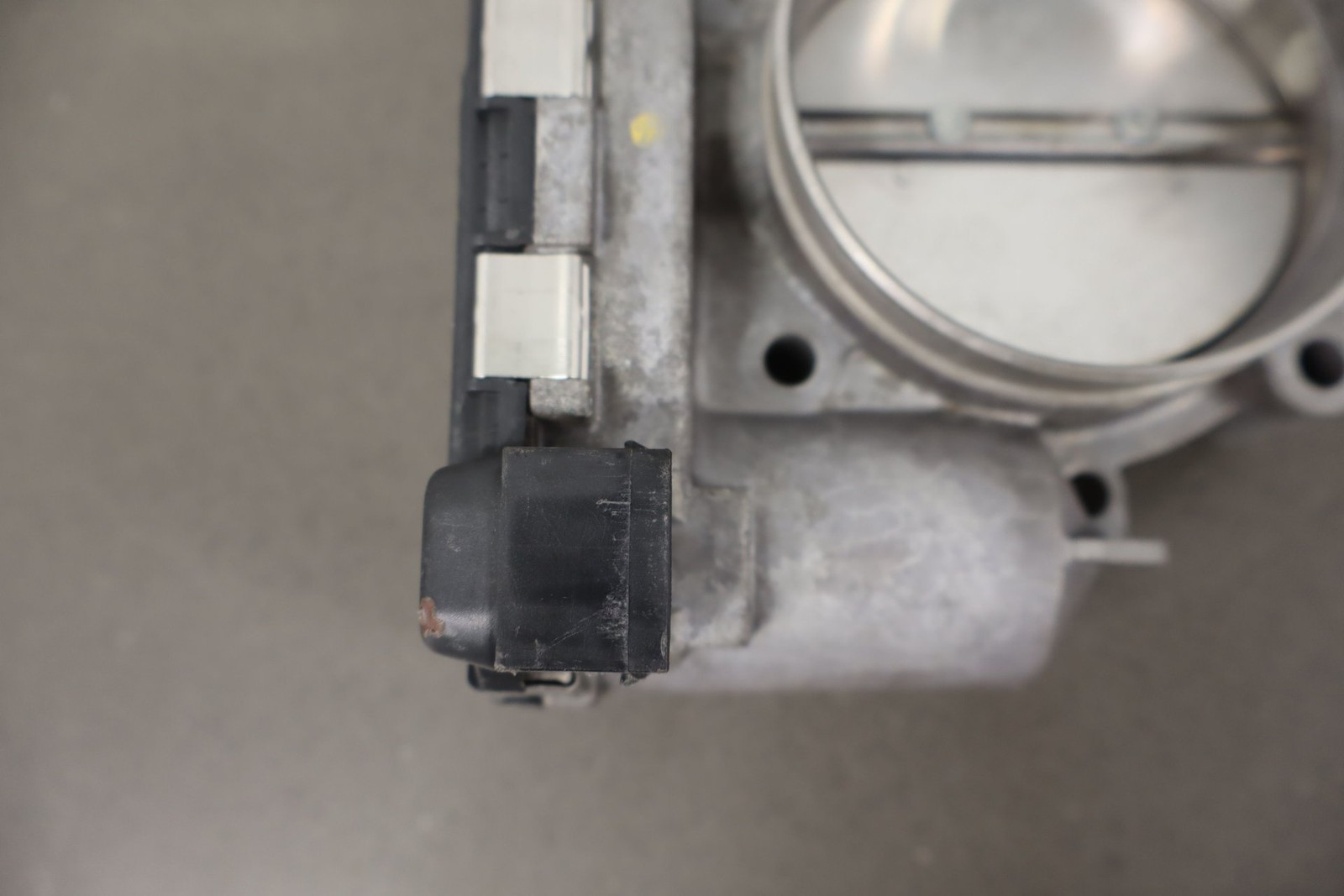Maybach 57 2007 Throttle body