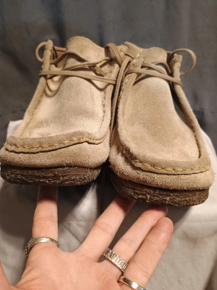 Zapatos Wallabee Clarks Originales 35405 9 1/2 Beige Gamuza Real Suela Crepé Foto 3 de 4