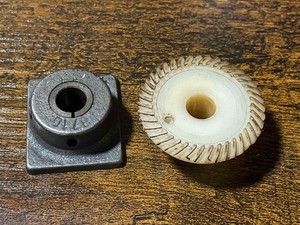 Genuine Pfaff 130 Sewing Machine ZigZag Stitch Width Gear Assembly with Mount