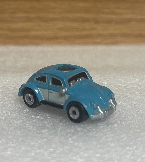 Mini coche de juguete Volkswagen Beetle 1990 vintage Galoob Micro máquinas ojos privados Foto 4 de 4