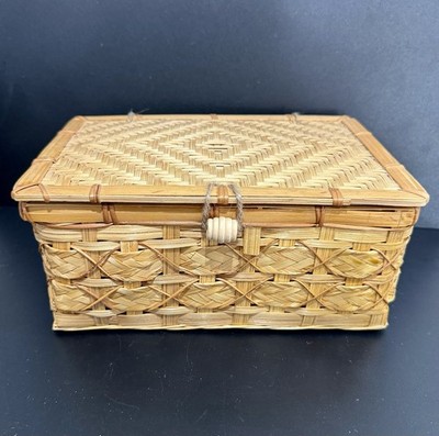 Vtg 9x6 Lidded Hinged Wicker Basket Box Jewelry Trinket Storage Lid Woven