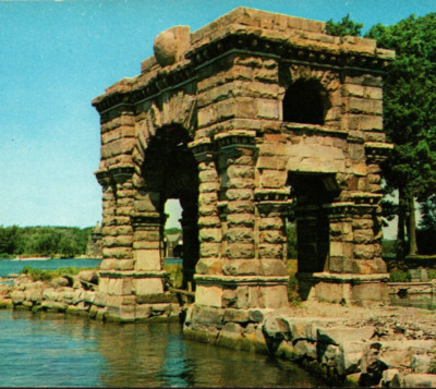 Boldt Castle Arch of Honor Heart Island Thousand Islands NY Vintag Postcard 8431