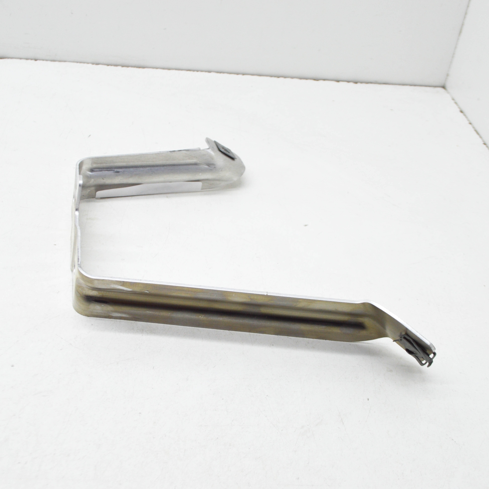 BMW i8 I12 Rear Left Wheel Arch Trim Mount 51487328627 OEM | eBay