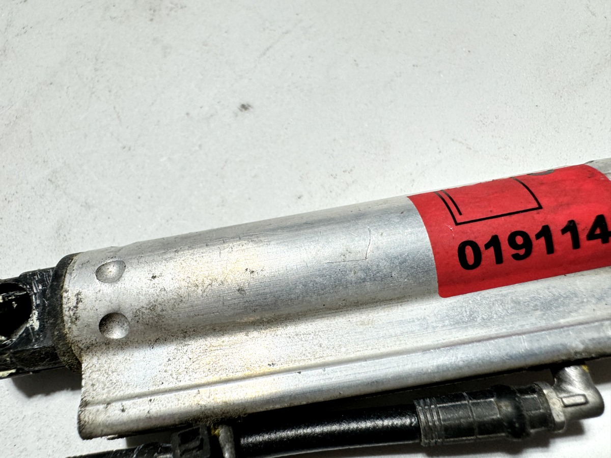 メル39597 Tonneau Cylinder - Mitsubishi Eclipse Spyder - P/N: MN181812