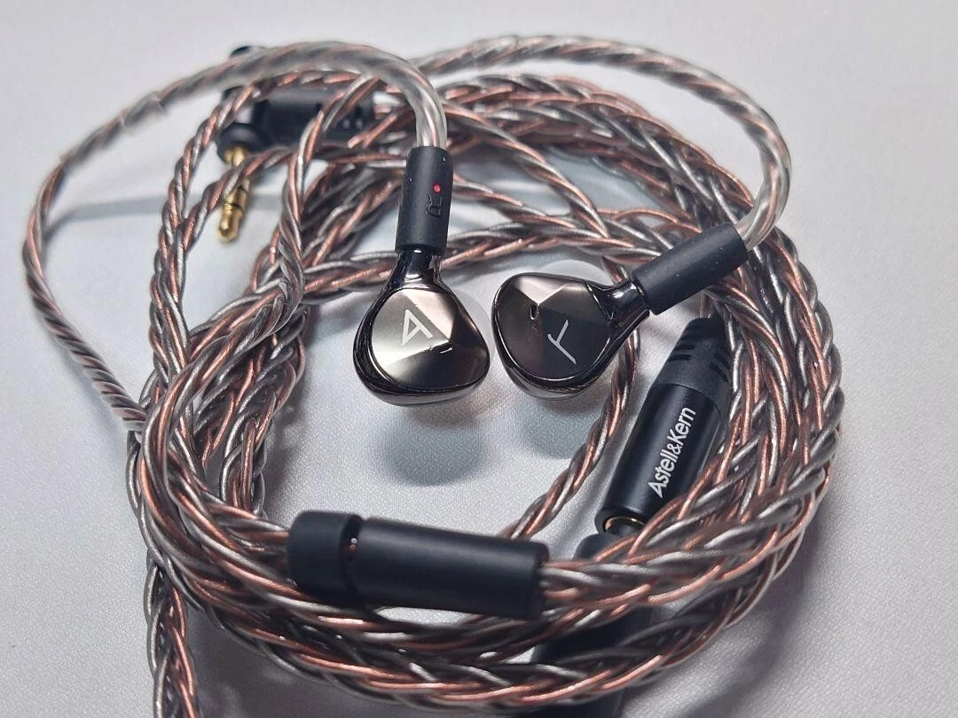 Astell & Kern AK T9IE headphones pure silver & occ hybrid cable beyerdynamic