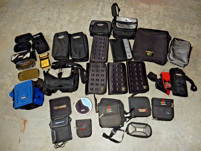 Big Lot of Various Nintendo Game Boy, Gamecube, Sega. Playsation Carrying Cases