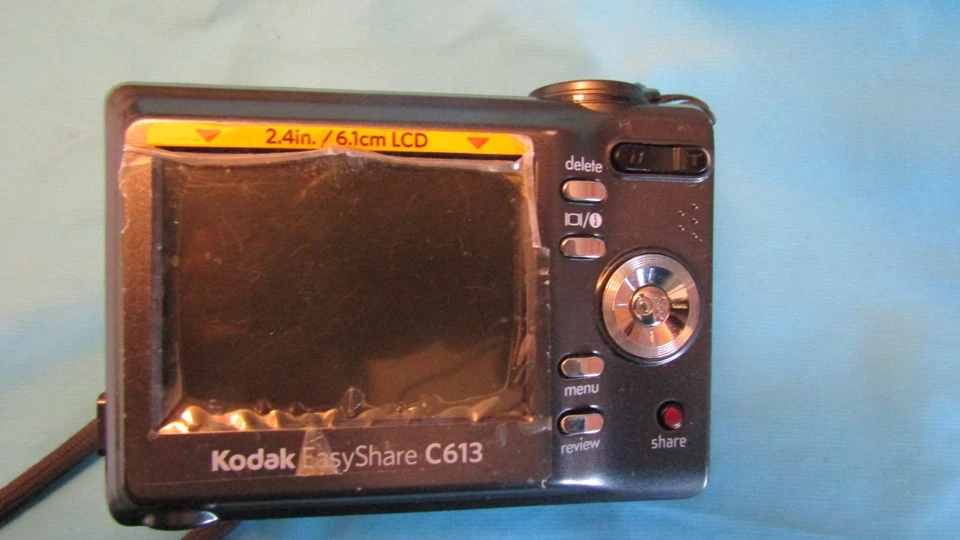 KODAK EASYSHARE C613 6.2MP 3 X ZOOM DIGITAL CAMERA WITH CD, DOCK & MANUAL - Image 3 of 4