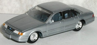 1/64 = 2007 FORD CROWN VICTORIA / UNMARKED POLICE INTERCEPTOR / Rubber Tire Car