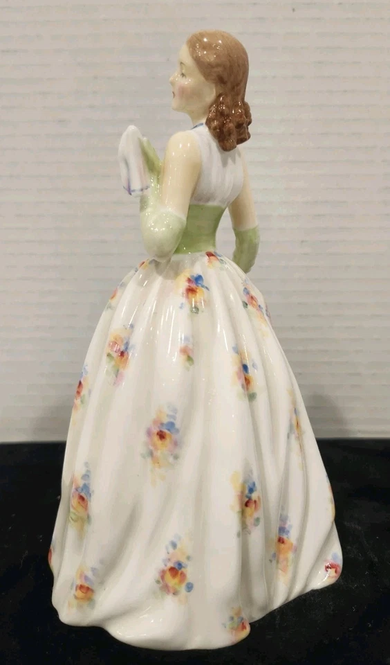 Royal Doulton "Carolyn" Retired Figurine~HN2112~1952~~Excellent Condition - Image 4 of 4
