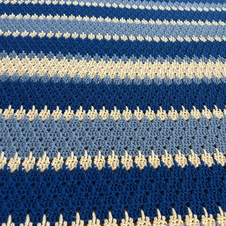 Novo Cobertor Afegão de Crochê Feito à Mão 70” X 53” Franja Azul Branca Boho Chique - Imagem 4 de 4