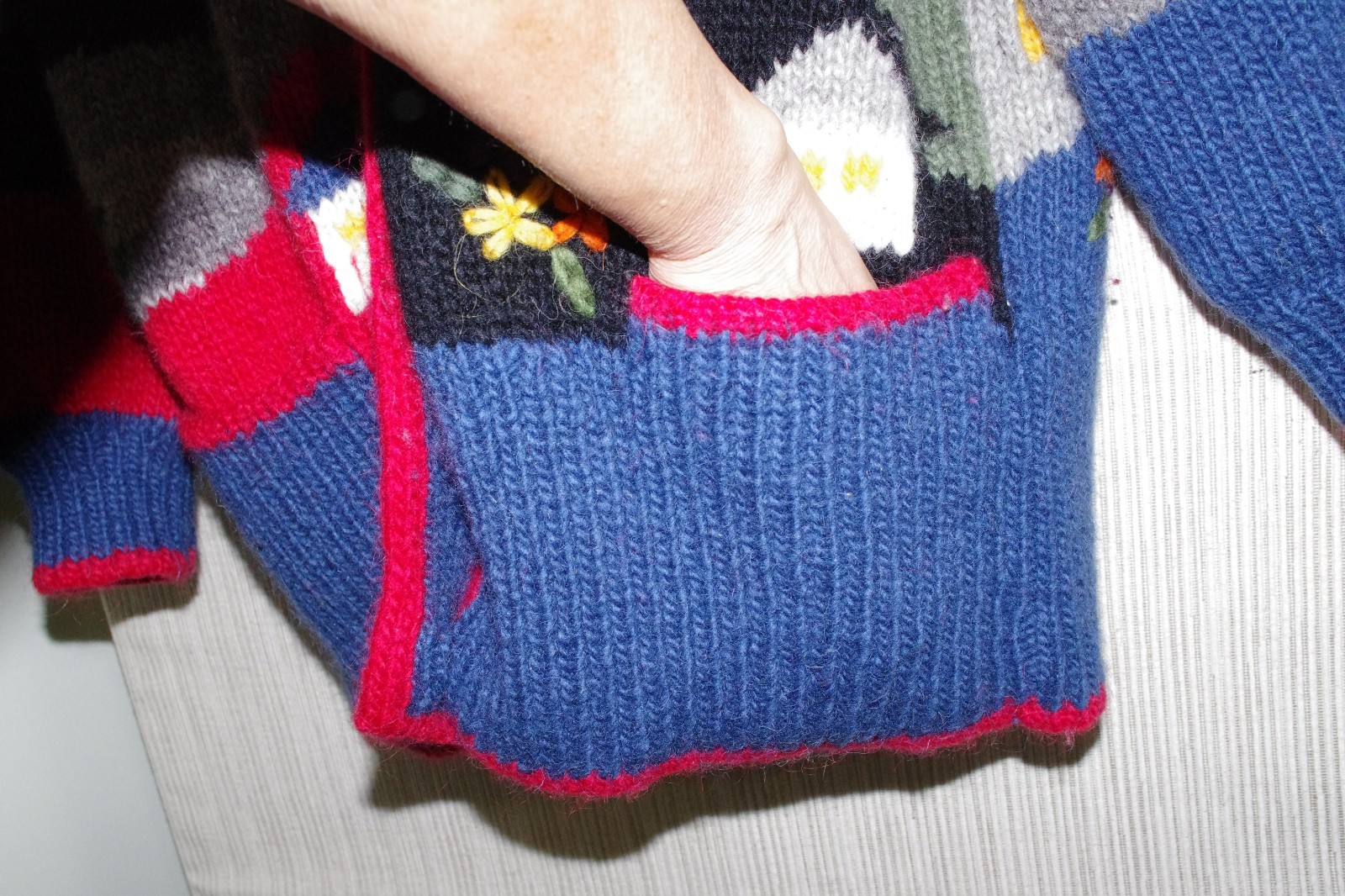 Hand Knit 100percent Wool Multi Colored Sweater Floral Heavy Cardigan Women's Jacket image 5