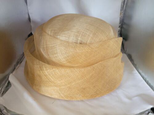 M&S Hochzeit Hut beige rund Lagenlook Brautmutter Rennen Cocktail formell - Bild 3 von 8