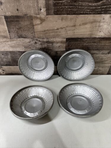 Set 1965 1966 FORD FALCON DOG DISH POVERTY WHEEL HUBCAPS 9.5” 65 66 - 1 Dented - Foto 14 di 14