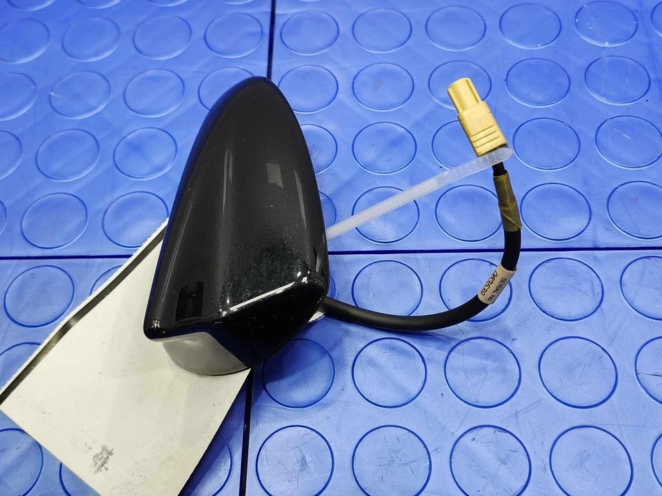 Conjunto de antena de radio Toyota Yaris 2018-2020 sedán negro 41 W OEM 86300-WB007 Foto 2 de 4