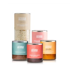 Korb Passata, Pastete, Reis Pilze, Aprikosen und Erdbeeren.