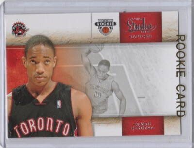 RPA5シリ 2009 デマー デローザン ルーキーパッチオート ロゴマンボール 2009-10 Panini Studio - Rookie DeMar DeRozan #148 (RC) for sale