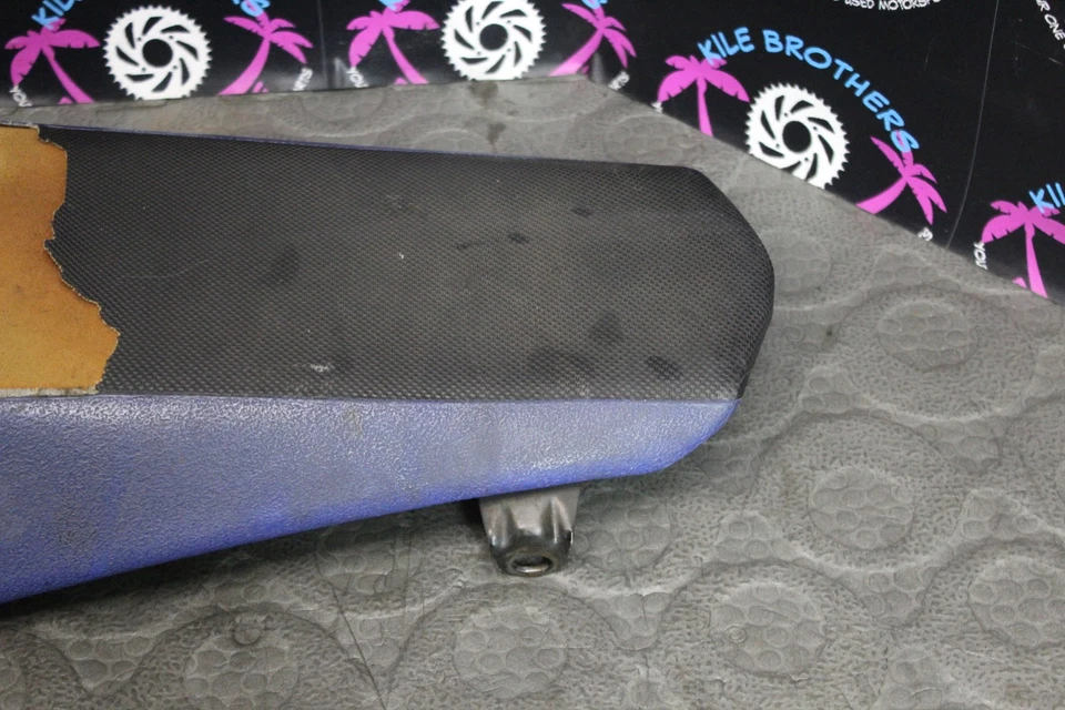 Yamaha YZ250F 2011 OEM asiento bandeja cubierta de espuma 17D-24710-D0-00 Foto 2 de 4