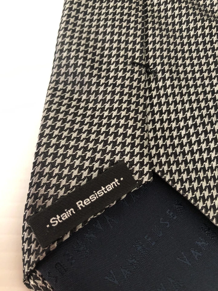 Corbata Van Heusen European Silk Hombre Plateada Negra Resistente a Manchas 158 cm Foto 4 de 4