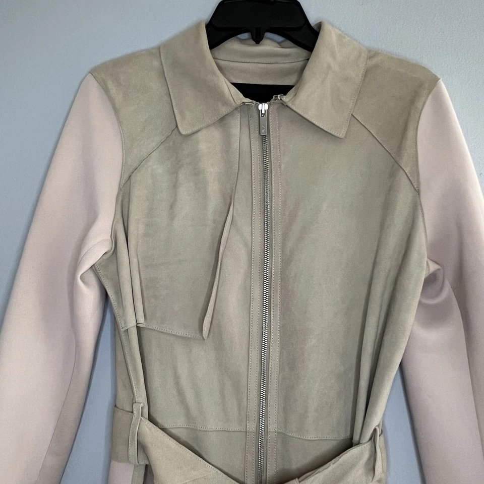 Gabardina ZAC ZAC POSEN GAMUZA Chaqueta con cinturón Talla Mediana Elástica Calce Ajustado Foto 4 de 4