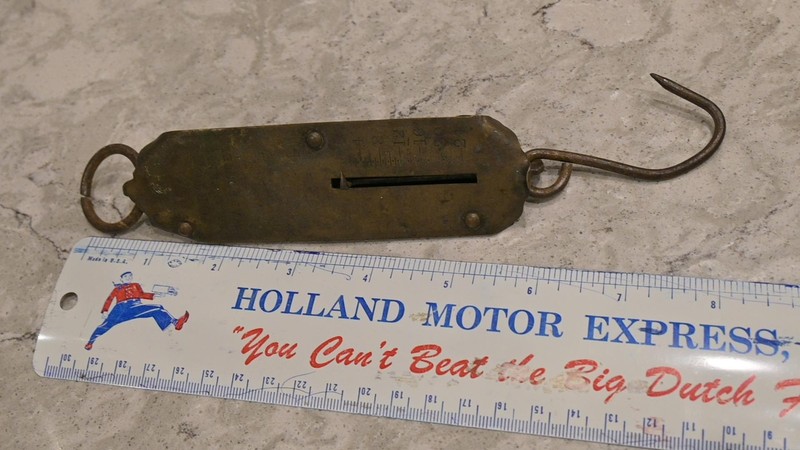 VINTAGE HANGING SPRING SCALE MORTONS BALANCE NO.2 WARRANTED  GOOD CO