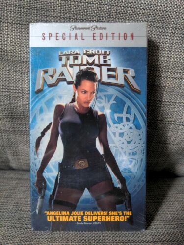 Bande VHS Tomb Raider (NEUVE, SCELLÉE) 2001 Lara Croft Angelina Jolie - Photo 1 sur 10