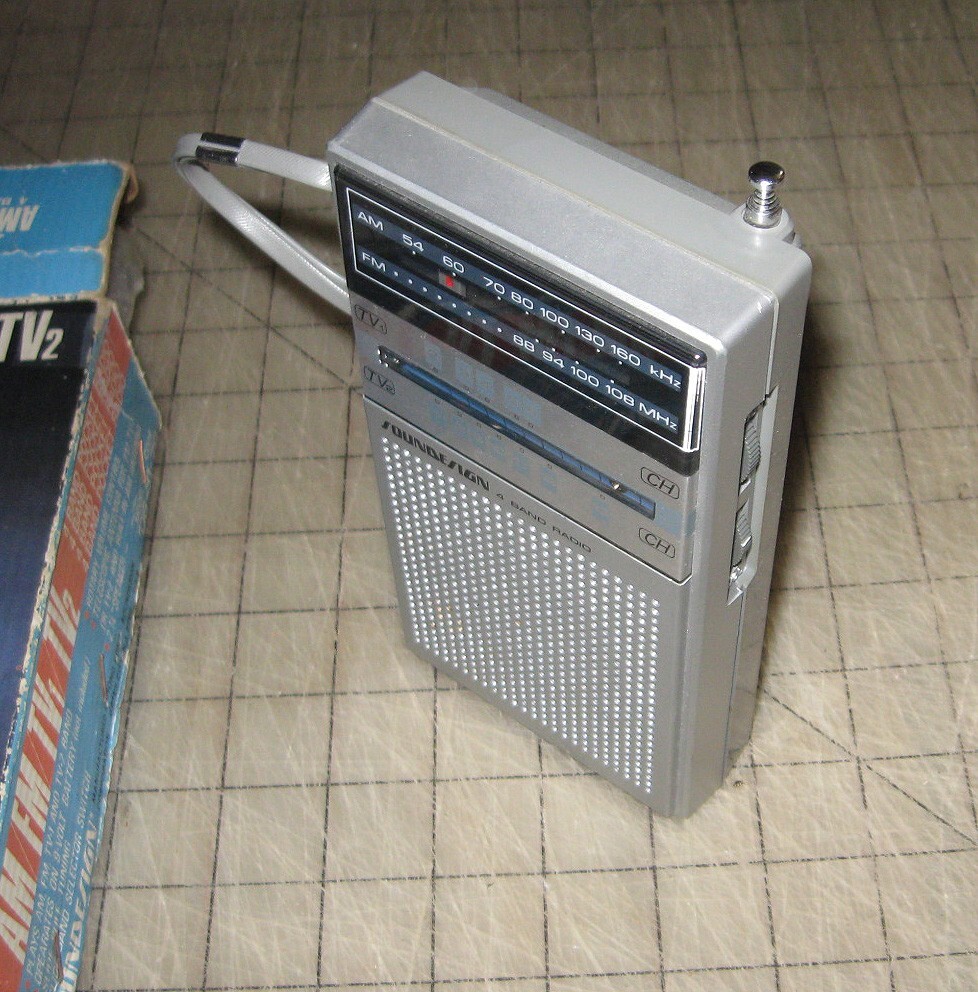 SOUNDESIGN 4 Band Am/Fm/Tv1/Tv2 Transistor Radio Model 31-78 SOUNDESIGN 4 Band Am/Fm/Tv1/Tv2 Transistor Radio Model 31-78