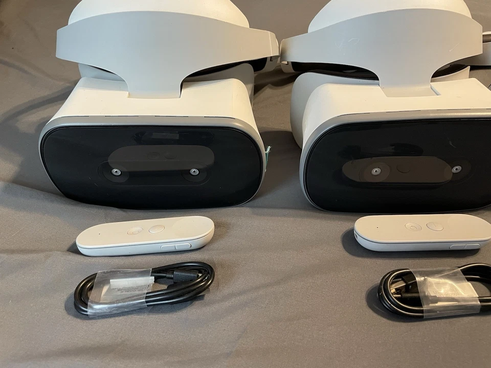 *Used* Lot of 3 Lenovo Mirage Solo VR Headsets - Image 2 of 4