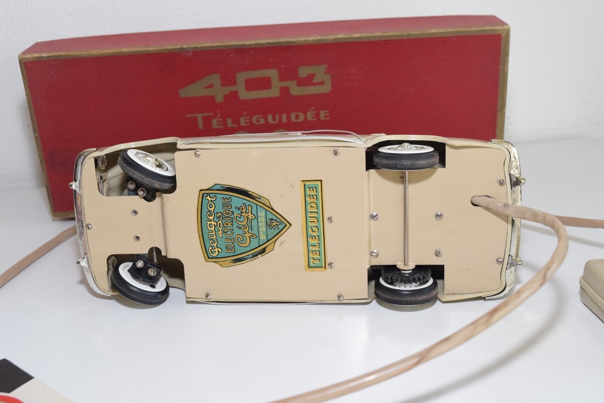 GéGé - Voiture Électrique Téléguidée - DS 19 - Coche