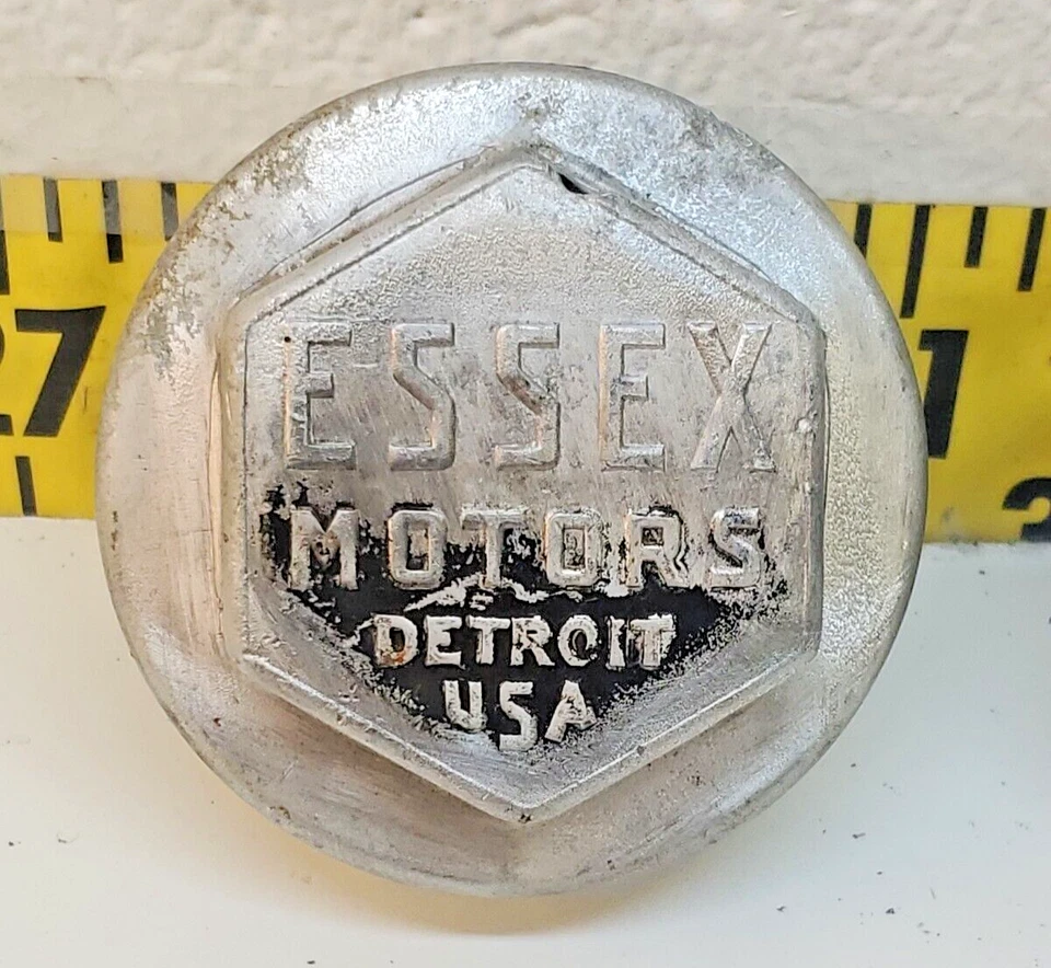 Juego de 2 tapas de grasa central de cubo cubierta antipolvo roscada de la era de latón Essex 1920 (896B) Foto 2 de 4