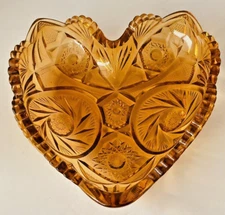Amber Glass Heart Trinket/Candy Dish Pin Wheel Sawtooth Edge L.E. Smith Vintage