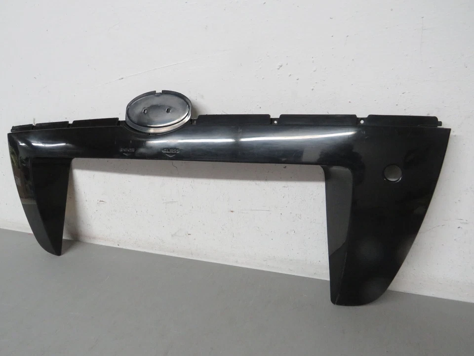 2005 2006 2007 2008 2009 HYUNDAI TUCSON REAR LIFTGATE HATCH LICENSE PLATE TRIM - Image 2 of 4