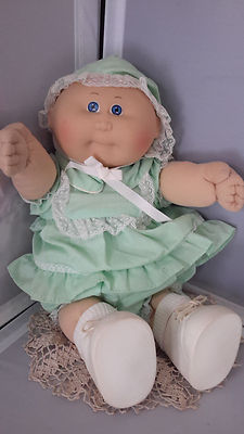 Xavier Roberts signed original 1984 Pristine Cabbage Patch Doll.