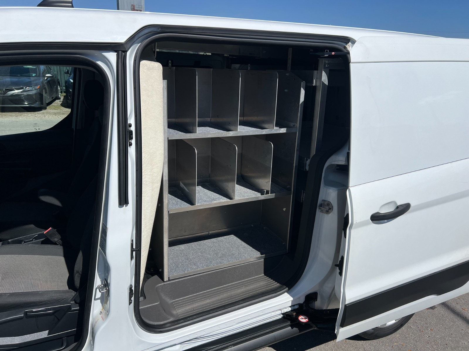 Ford Transit Connect - Image 14