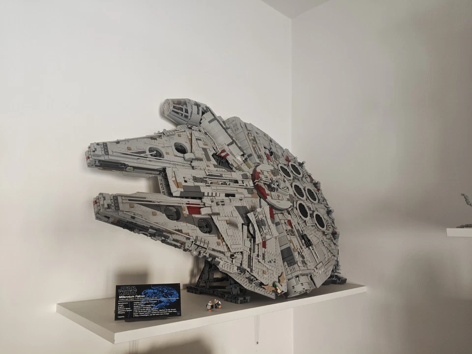 LEGO Star Wars 75192 Millennium Falcon, foto 1 di 3