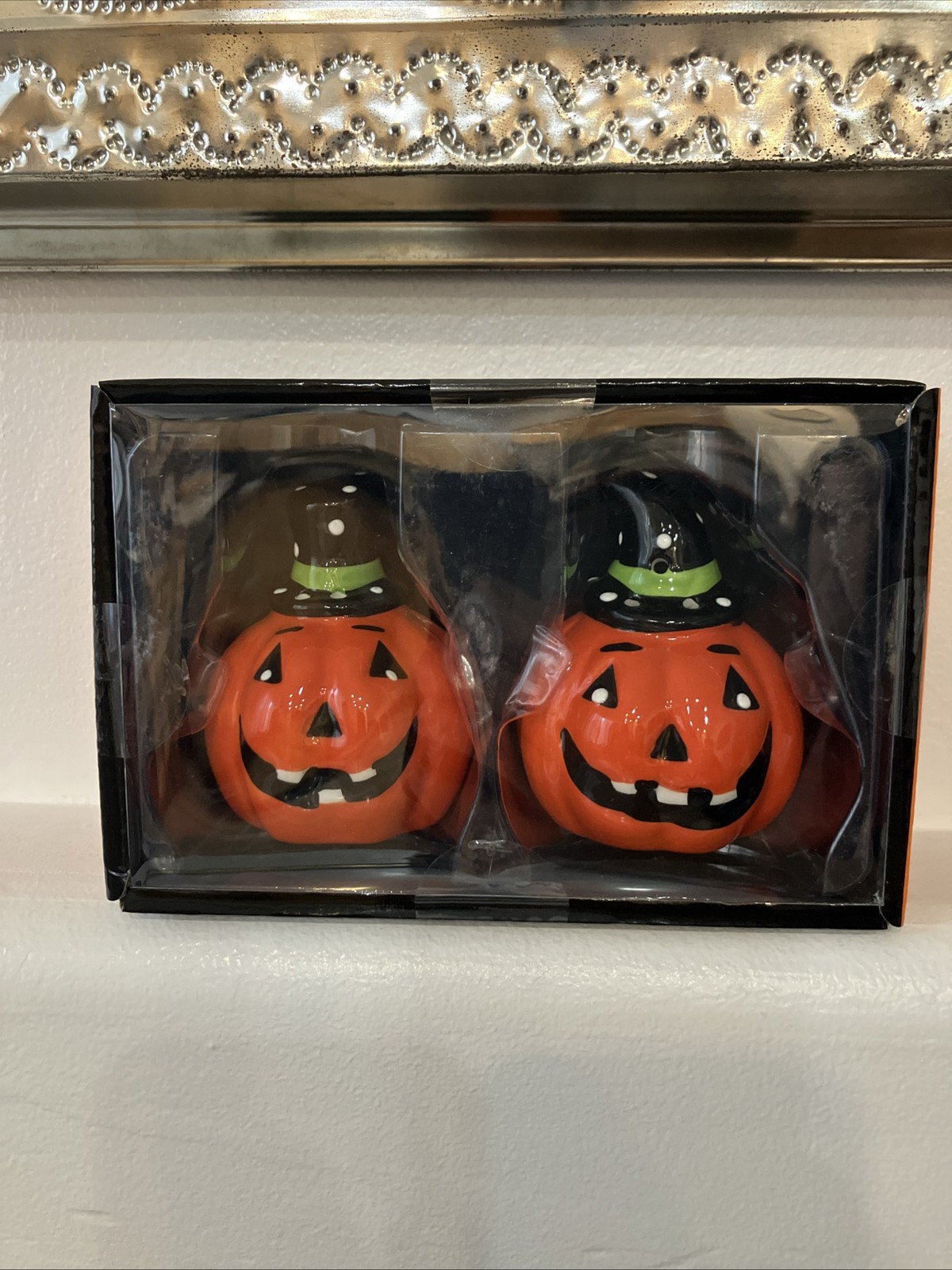 Pumpkin 🎃 Salt & Pepper Shaker Set  Halloween Home Kitchen Decor New