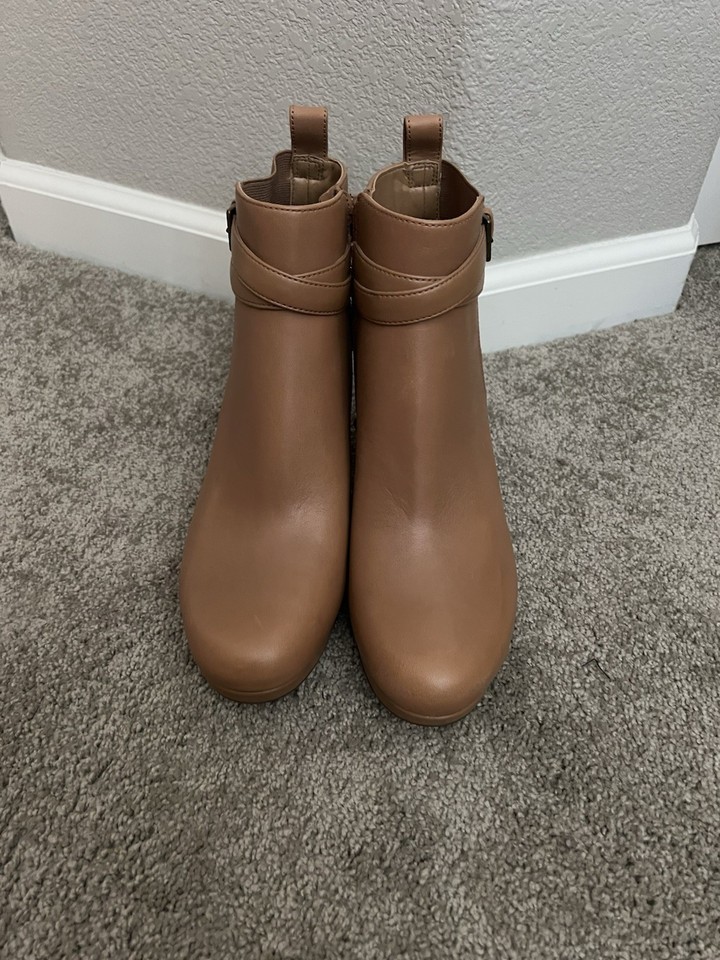 Purchasing Platforms NWT Vionic Nella Platform boots size 8! | eBay